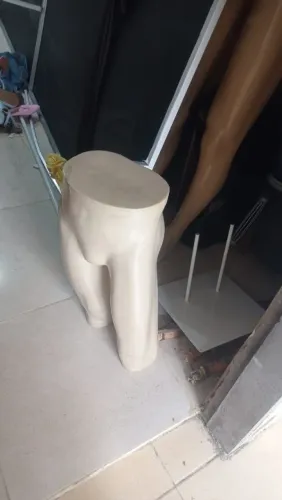 VENDO MANEQUIM E COMEIA PARA LOJA