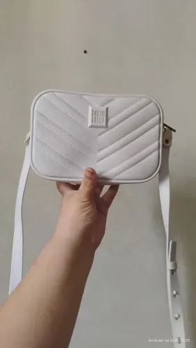 Bolsa usada santa lolla tiracolo quadrada pequena. Branca. Pouco uso