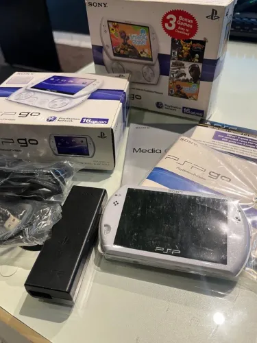 PSP Go Pearl White COMPLETO