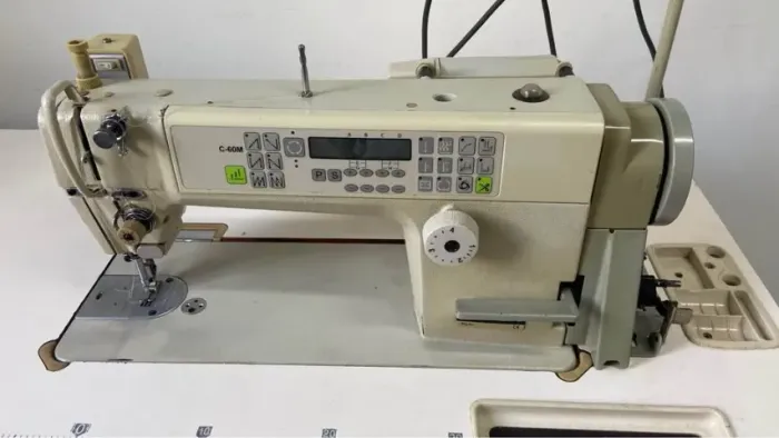 Maquina de Costura Reta eletrônica