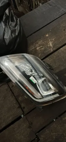 Farol esq./dir Led Amarok 2019.cada original.