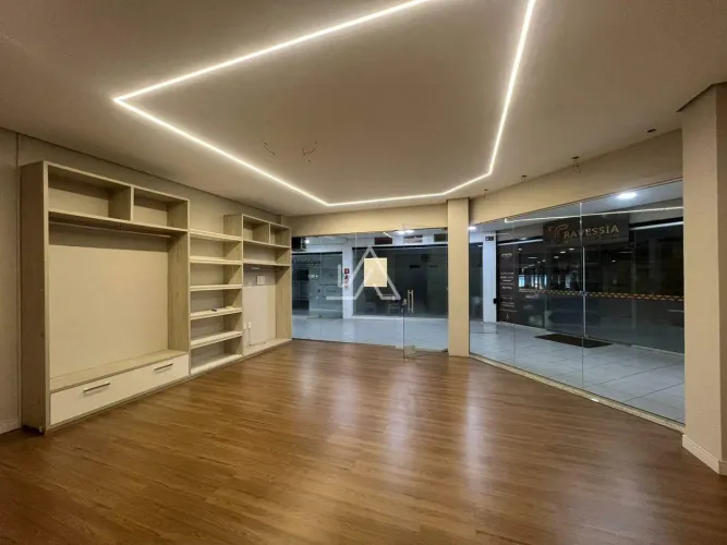 SALA COMERCIAL TÉRREA - AV. BRASIL - GALERIA MARTINS - SEMI-MOBILIADA - ILUMINAÇÃO DE LED