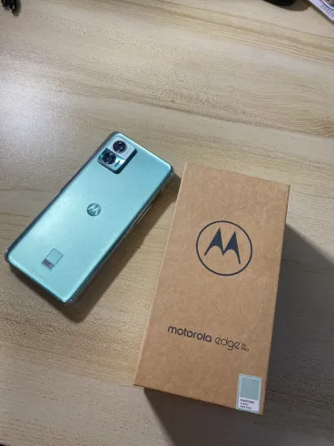Motorola Edge 30 Neo - 256Gb - 8Gb Ram - Seminovo (Menos de 6 meses de uso)