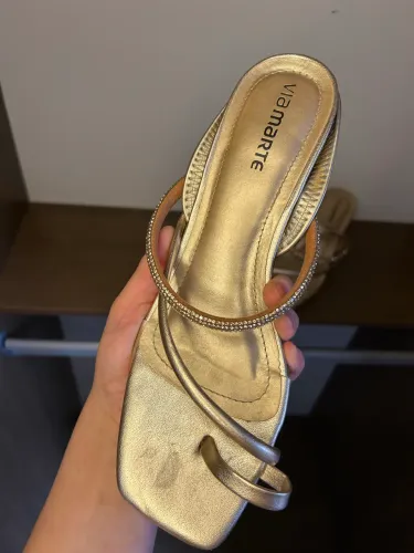 ***Vende-se sapatos 37***