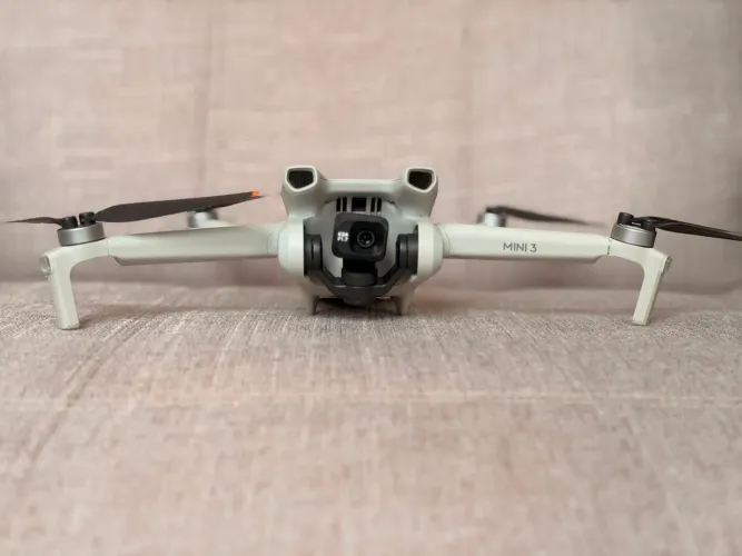 Drone DJI Mini 3 Standard (APENAS AERONAVE)