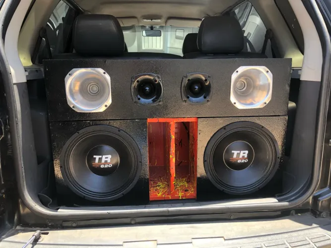 Vendo som automotivo em excelente estado 