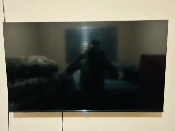 TELEVISÃO 43 POLEGADAS, COM MENOS DE 1 ANO DE USO