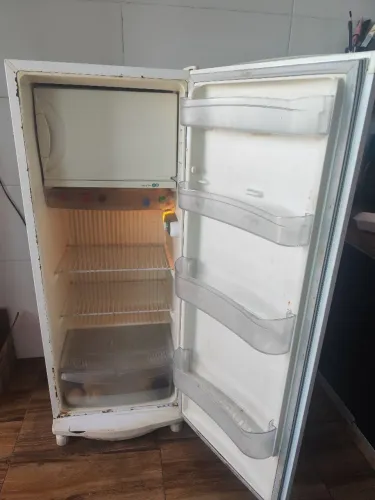 Geladeira Consul Degelo Seco 261 litros