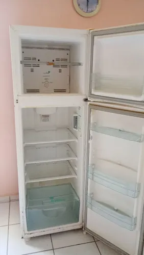 Geladeira funcionando perfeitamente.