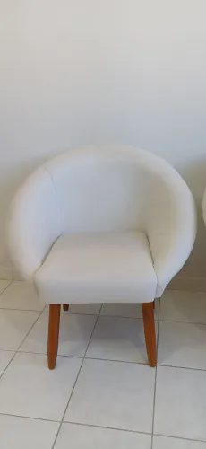 Vendo 2 poltronas novas 450,00 novas estou terminando de pagar