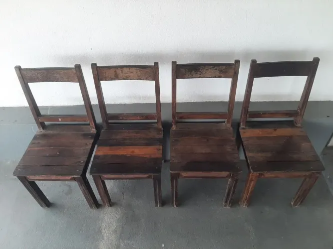 Vendo Cadeiras de madeira ipê
