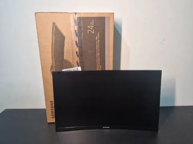 Monitor Samsung Curvo 24" Full HD | Completo na Caixa | Estado de Novo