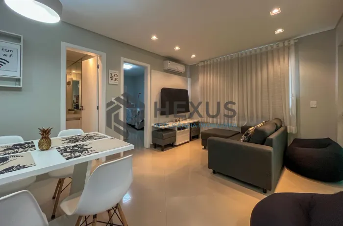 Apartamento reformado com varanda gourmet e lazer na Praia das Pitangueiras, Guaruja