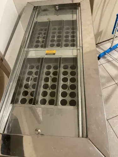 Máquina Picoleteira ou gelo semi nova. 6 formas 