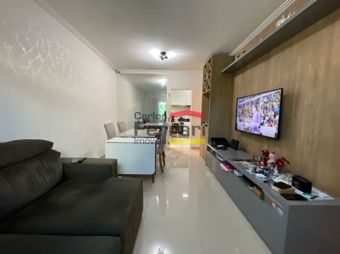 Sobrado em Condomínio Fechado à Venda na Vila Mazzei - Conforto, Segurança e Excelente Loc
