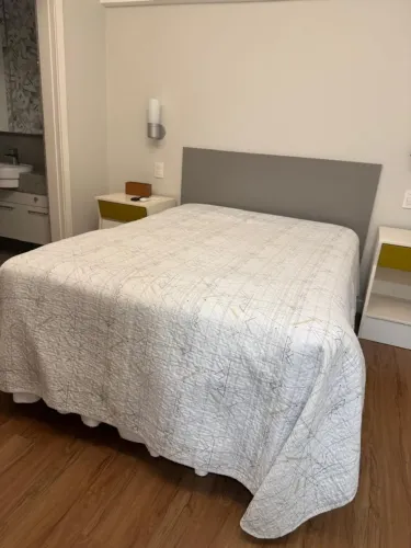 Cama casal com colchão de ótima qualidade
