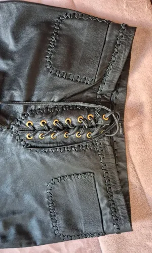 Calça preta de couro legítimo Tufi Duek