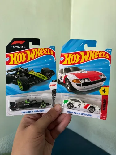 FERRARI 365 GTB4 e KICK SAUBER F1 - Hot wheels