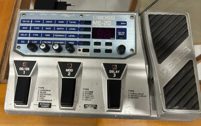 Pedaleira Boss ME-20