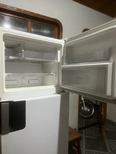 Geladeira ótimas condições pra arrumar