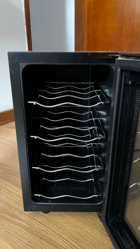 ADEGA REFRIGERADA PARA VINHO -LER OBS