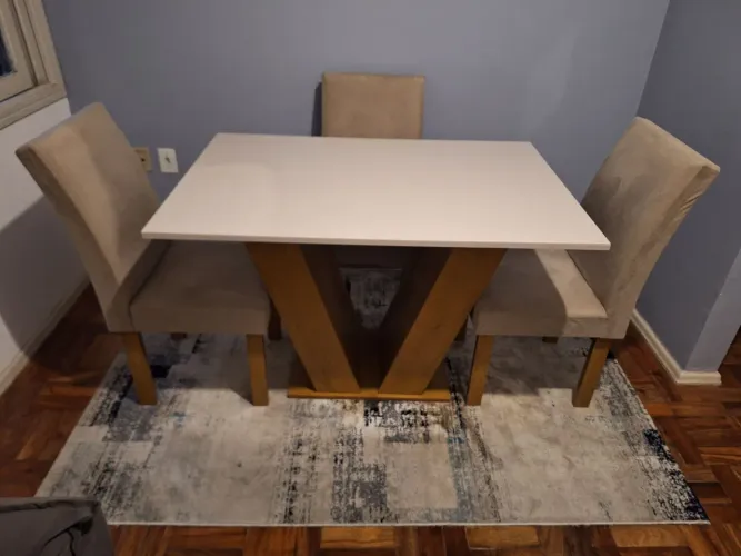 Sala de jantar completa/ 04 cadeiras com tampo de vidro