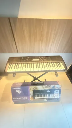 Teclado Yamaha PSR-E383