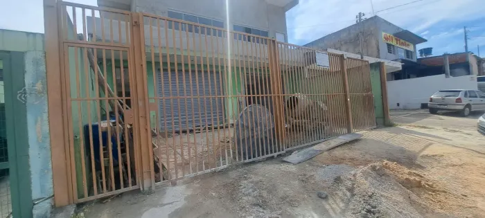 Vendo portão de correr de ferro medidas 10m comprimento x 2.58m altura