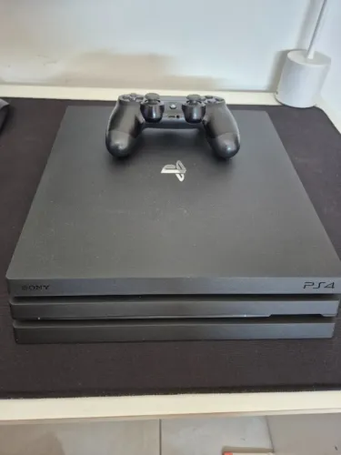 PS4 Pro 1TB + Controle Original (Perfeito estado / Único dono)