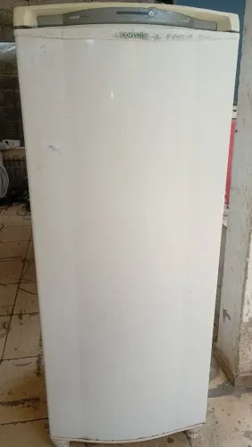 Vendo essa geladeira Consul frosfre 370 litros funcionando tudo e entrego na casa
