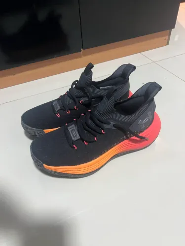 Tênis Underarmour 39