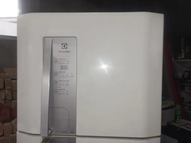 Geladeira Electrolux DF51 frost free