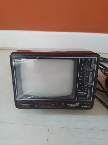 Tv e rádio Sony novinha