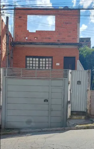 6 casas no Centro de Amador Bueno - Próximo a Estação de Trem