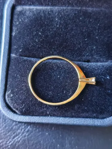 Anel de ouro com diamante