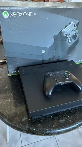 Motivo mudança- Xbox One X 1TB + Caixa Original + Controle  