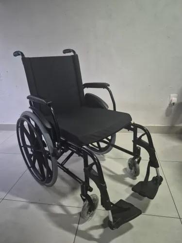 Cadeira de rodas grande