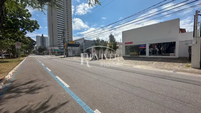 Casa Comercial 380m² em Terreno de 600m² | Salão, Galpão e Jardins | Tirol, Natal