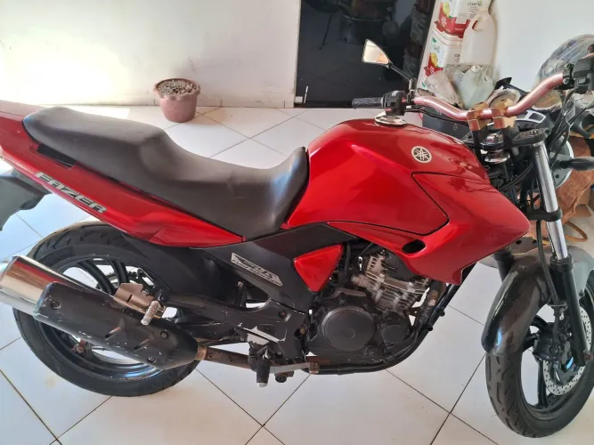 Vende se fazer 250 2008 vermelha dois pneus novo bateria nova relação nova