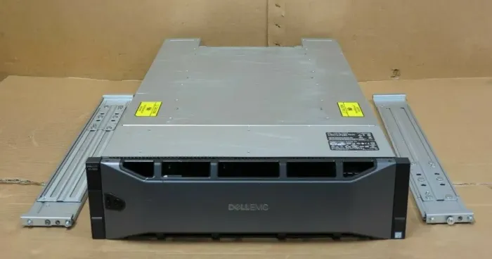 Storage SCv3020 Dell + 5 SSds 480GB SAS + 7 HDs 900GB SAS + 2 HDs 1.2TB SAS + 16 HDs 1.8TB