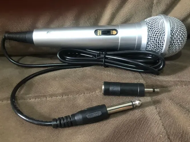 Microfone para videoke com Cabo e adaptador P2