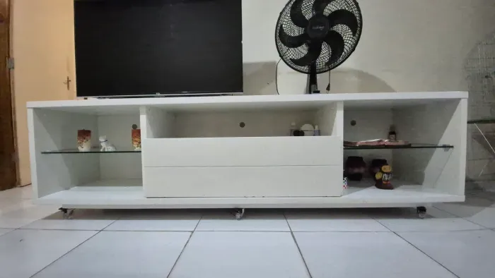 Rack branco para sala