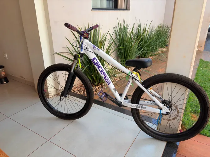 VENDO BICICLETA GIOS BR BRANCA E ROXA