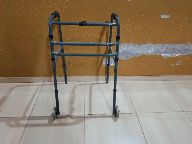 Andador com 2 rodas
