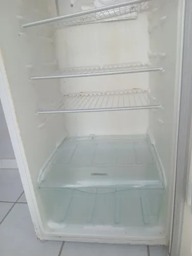 Geladeira Eletrolux D34 Congelador separado