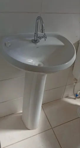 Pia cerâmica para banheiro