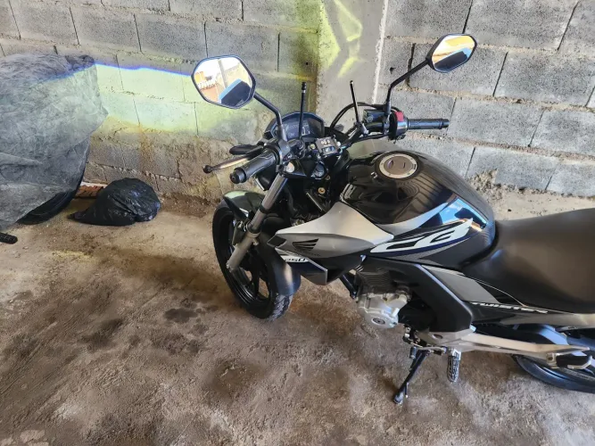 CB Twister 2019 250cc muito conservada.