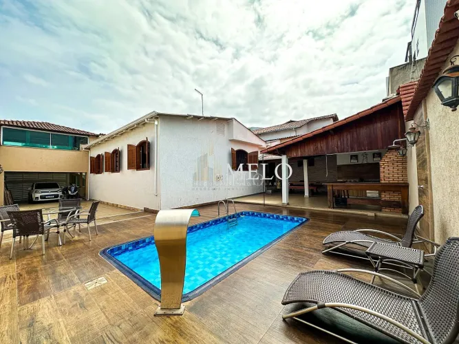 Belíssima Casa Linear à Venda no Itapoã por R$ 1.350.000,00