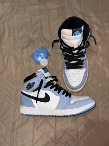 Tênis Nike Air Jordan 1 High University Blue