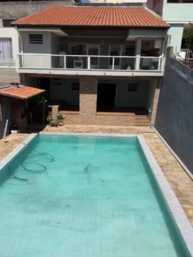 ÁGUA FRIA - CASA A VENDA COM ESTRUTURA MONTADA EQUIPAMENTOS DE ACADEMIA